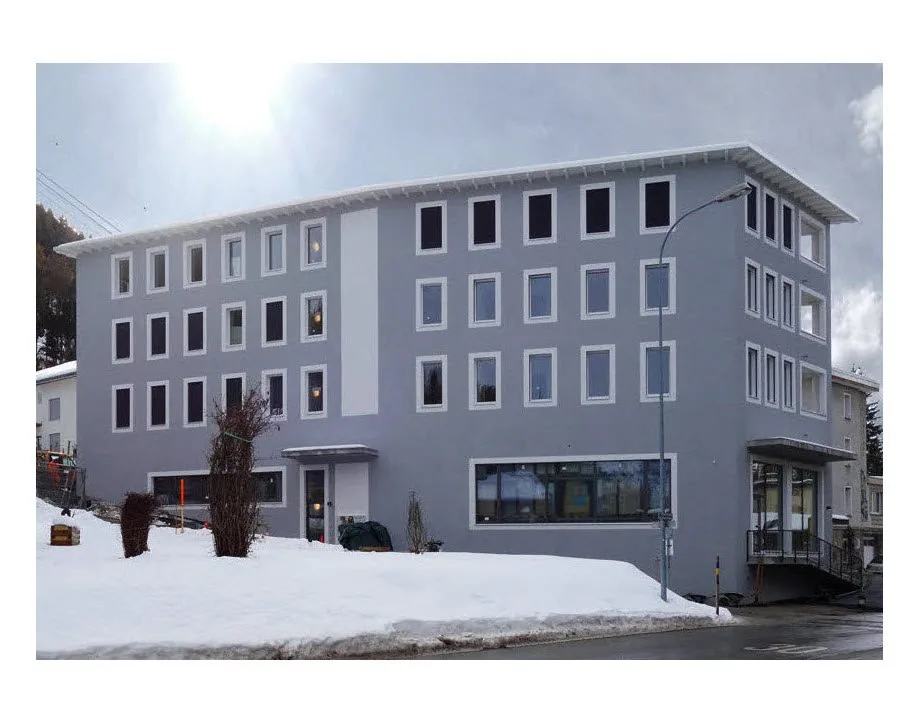 MFH mit Gewerbefläche «Lärche 1» — Referenzprojekt von Giovanoli Gebäudetechnik